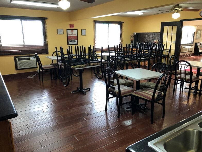 More Photos Of 2600 SE 16th St, Ames Hotel For Sale