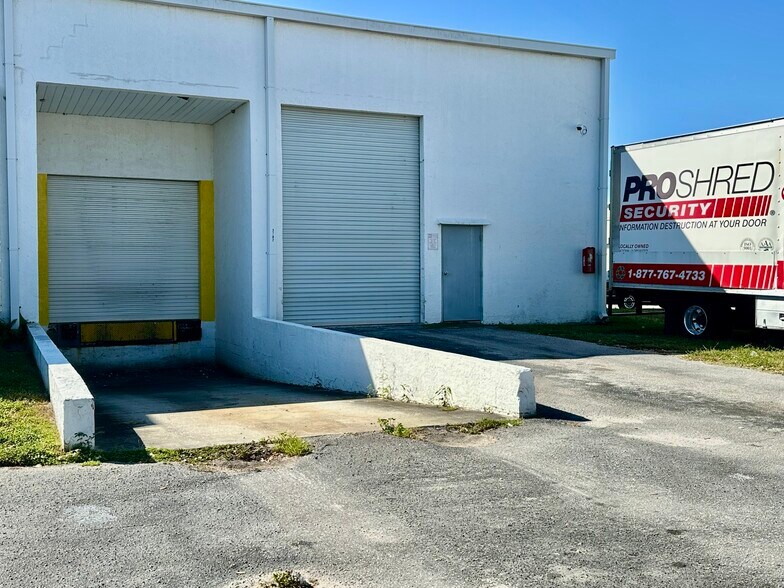 More Photos Of 3702 N 131st Ave, Clearwater Manufacturing For Lease