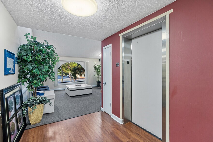 More Photos Of 1635 S Ridgewood Ave, Daytona Beach Office For Lease