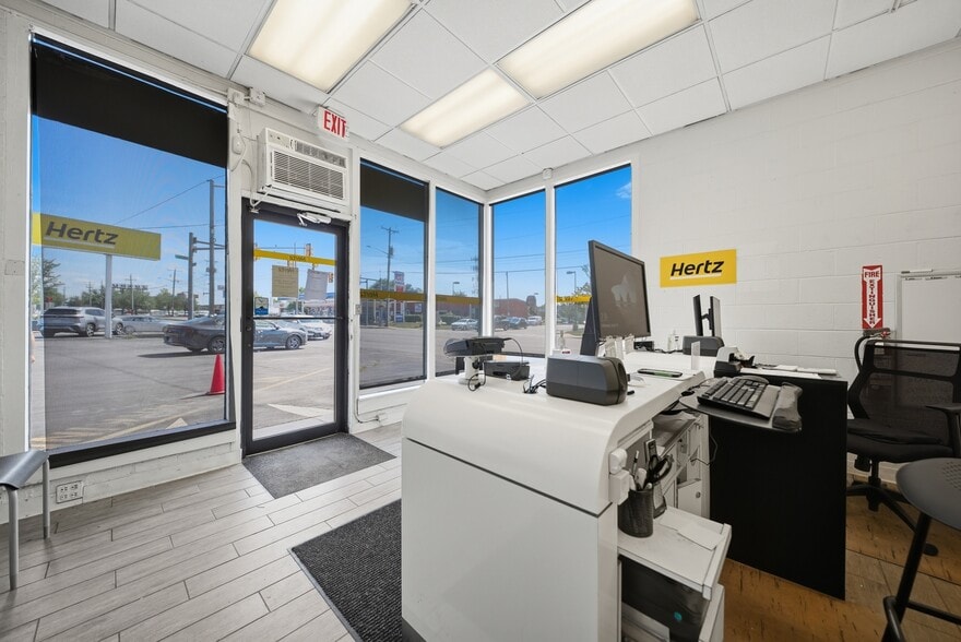 More Photos Of 428 S Willow St, Manchester Freestanding For Sale