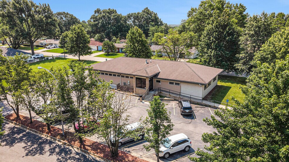 More Photos Of 2 Holly Ln, Paola Medical For Sale