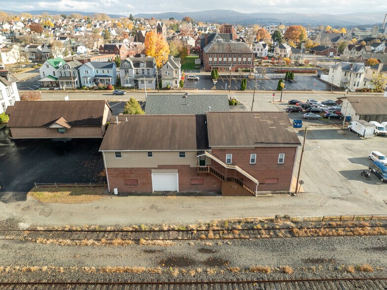 More Photos Of 700 Hoke St, Latrobe Office For Sale