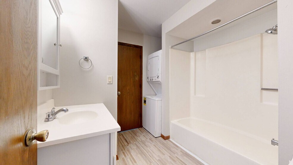 More Photos Of 924 21st Ave S, Minneapolis Apartments For Sale