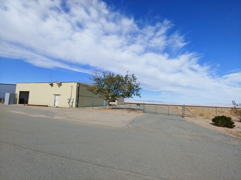 More Photos Of 6001 Curtis Pl, California City Warehouse For Sale