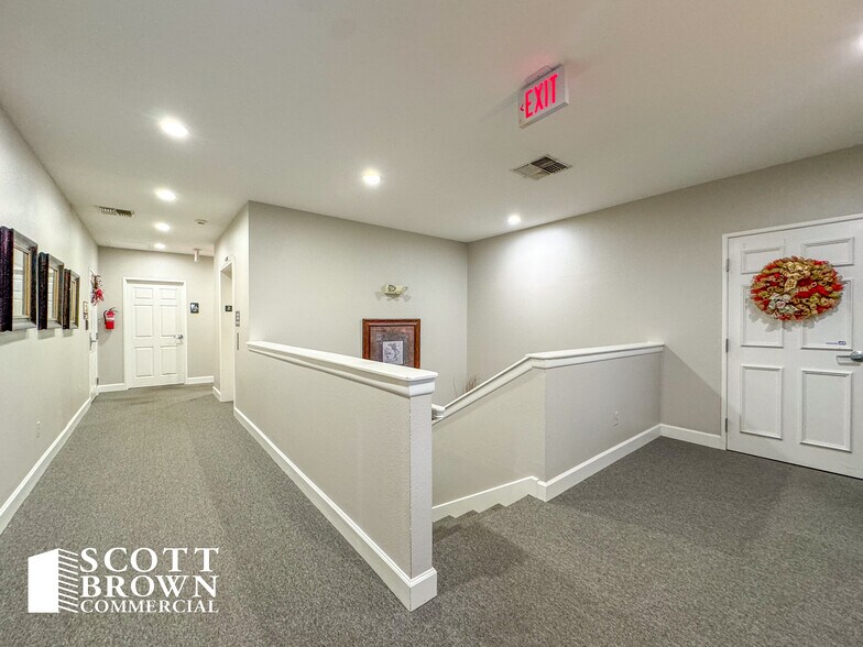 More Photos Of 315 S Jupiter Rd, Allen Office For Lease