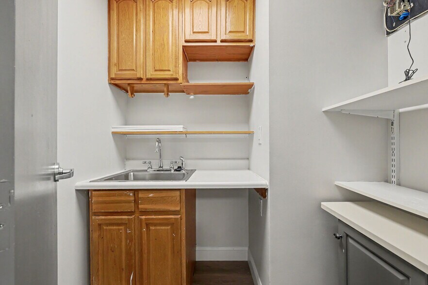 More Photos Of 7 Riversville Rd, Greenwich Medical For Lease