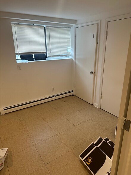 More Photos Of 7314 Yellowstone Blvd, Forest Hills Storefront Retail Residential For Lease