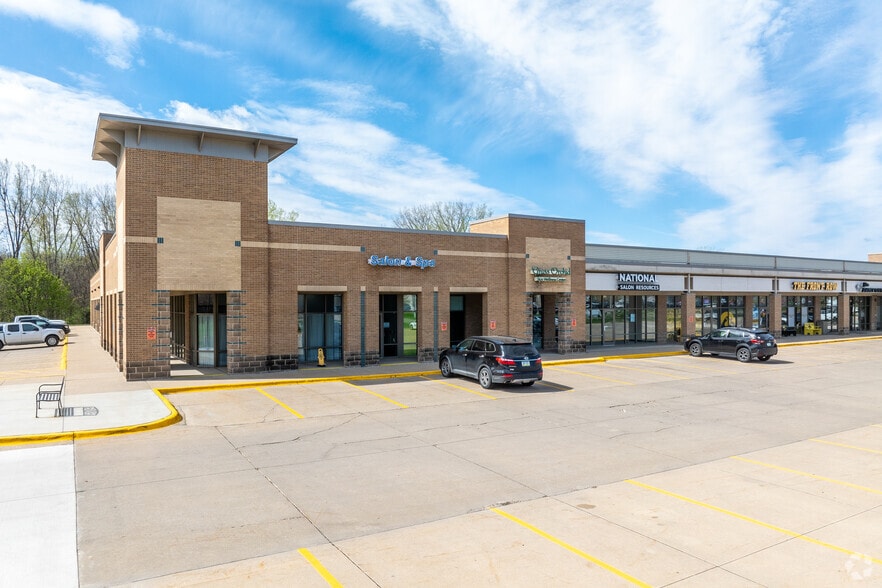 More Photos Of 9932 Swanson Blvd, Clive Unknown For Lease