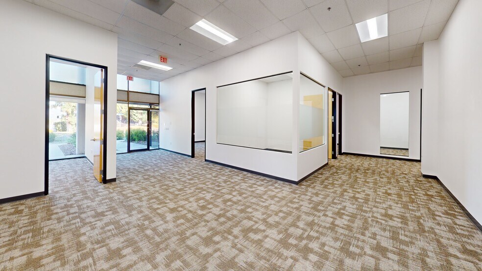 More Photos Of 16744-16772 W Bernardo Dr, San Diego Unknown For Lease