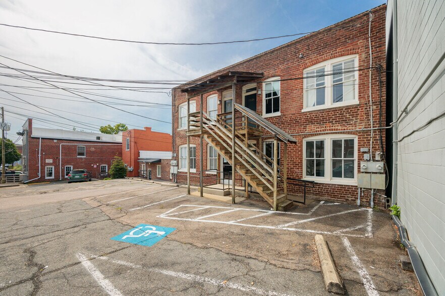 More Photos Of 1312 W Main St, Richmond Office For Lease