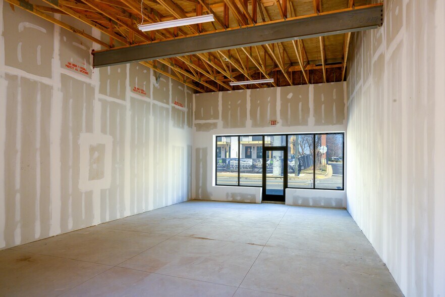 1024 Donald Lee Hollowell, Atlanta, GA 30318 Retail For Lease