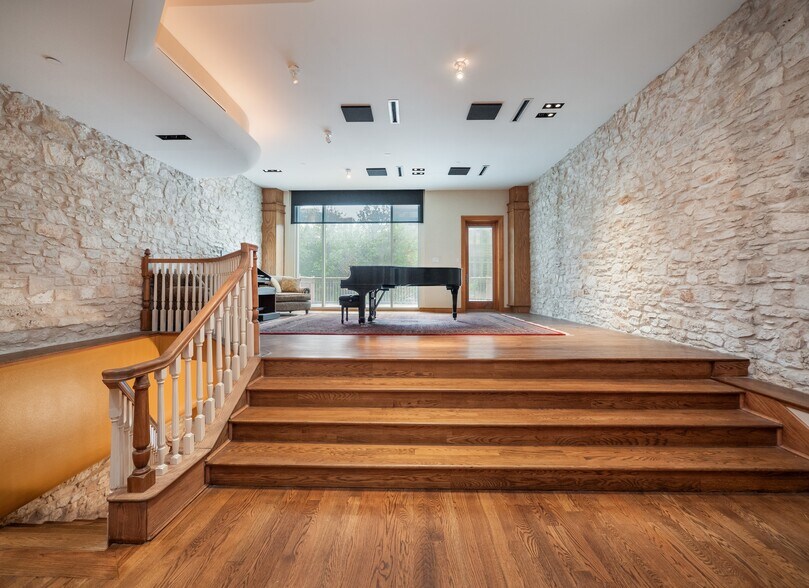 More Photos Of 805 N Congress Ave, Austin Storefront Retail Residential For Sale