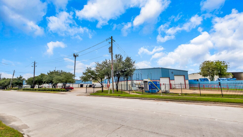 More Photos Of 5213 Brookglen Dr, Houston Light Manufacturing For Lease