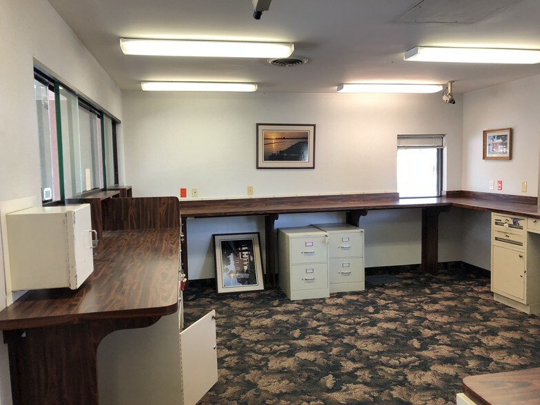 More Photos Of 252 E Washington St, East Peoria Office For Lease