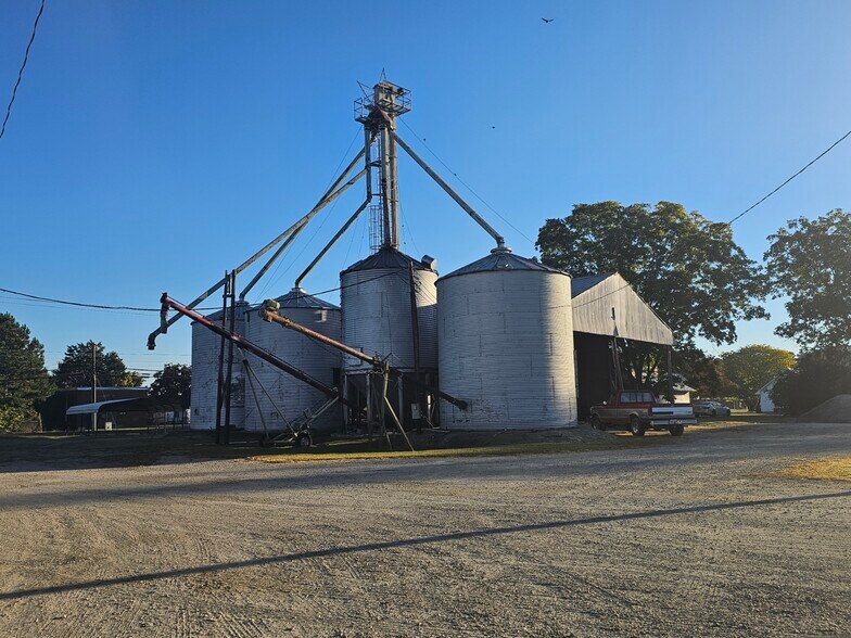 More Photos Of 460 Colonial Trl E, Surry Warehouse For Sale