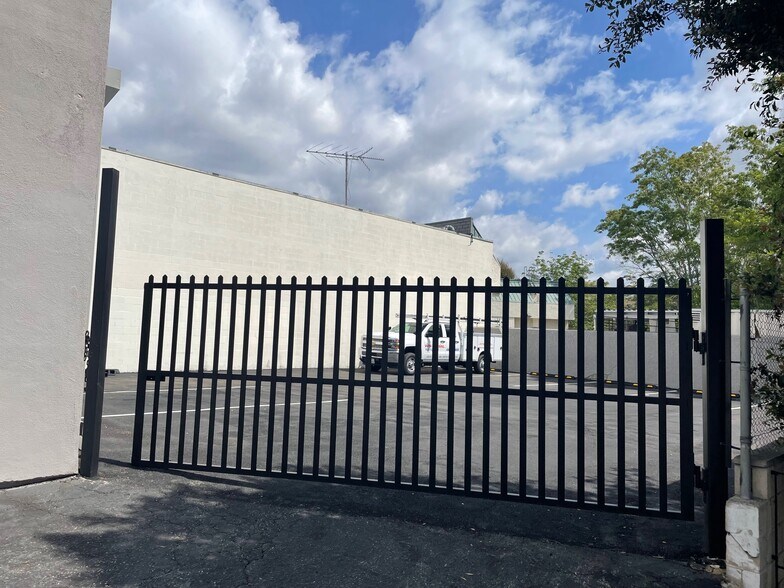 More Photos Of 759-761 E Vista Way, Vista Freestanding For Sale