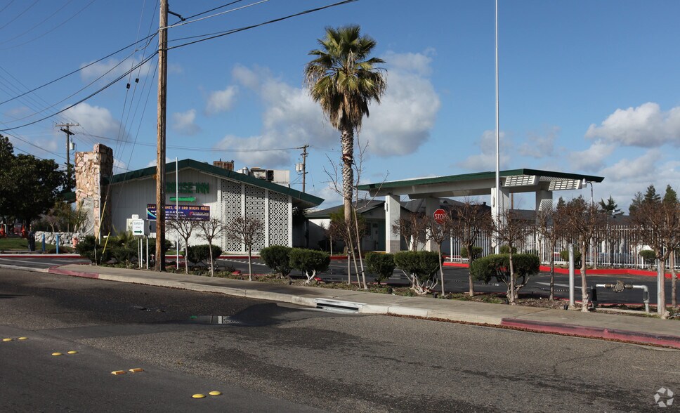 Primary Photo Of 1350 N Golden State Blvd, Turlock Hotel For Lease