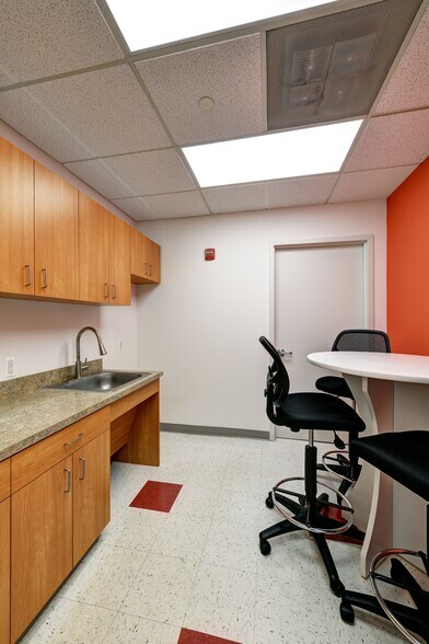 More Photos Of 5 Vaughn Dr, Princeton Office For Sale