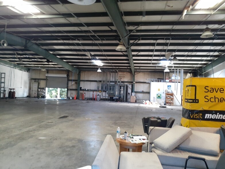 More Photos Of 12340 66th St, Largo Manufacturing For Lease