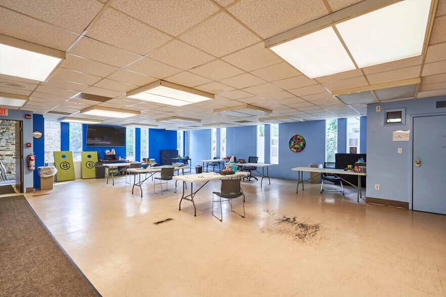 More Photos Of 682 W Market St, Akron Medical For Sale