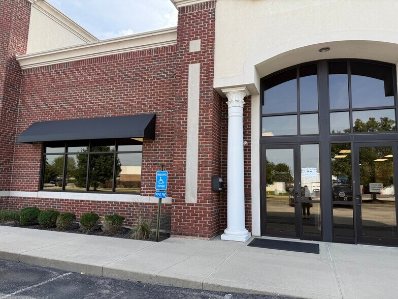 More Photos Of 1600 W Main St, Troy Storefront Retail Office For Lease