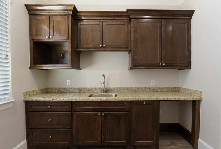 More Photos Of 19539 Champion Forest Dr, Spring Medical For Sale