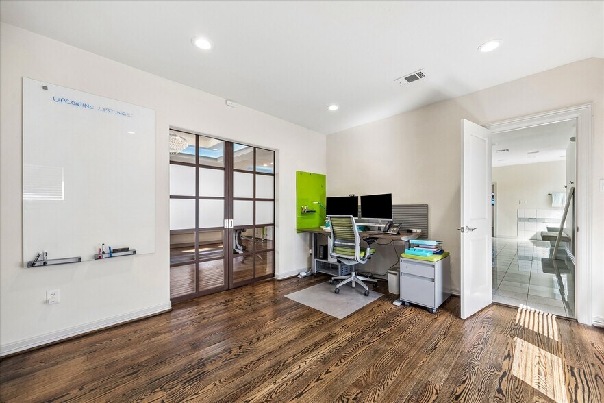 More Photos Of 638 Heights Blvd, Houston Office For Sale