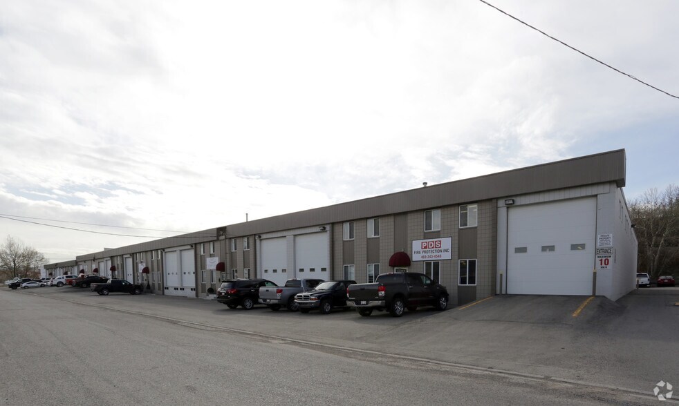More Photos Of 915-935 48 Ave SE, Calgary Warehouse For Sale