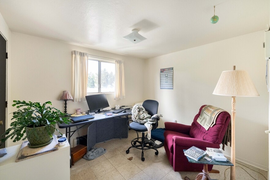 More Photos Of 324 Ackerman Ave, Coos Bay Apartments For Sale