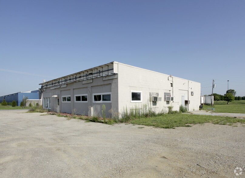 More Photos Of 2166 London Groveport Rd, Lockbourne Freestanding For Sale