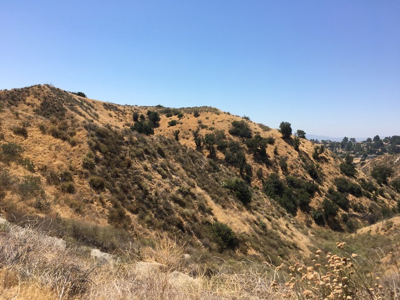 More Photos Of 18100 Sesnon Blvd, Granada Hills Land For Lease