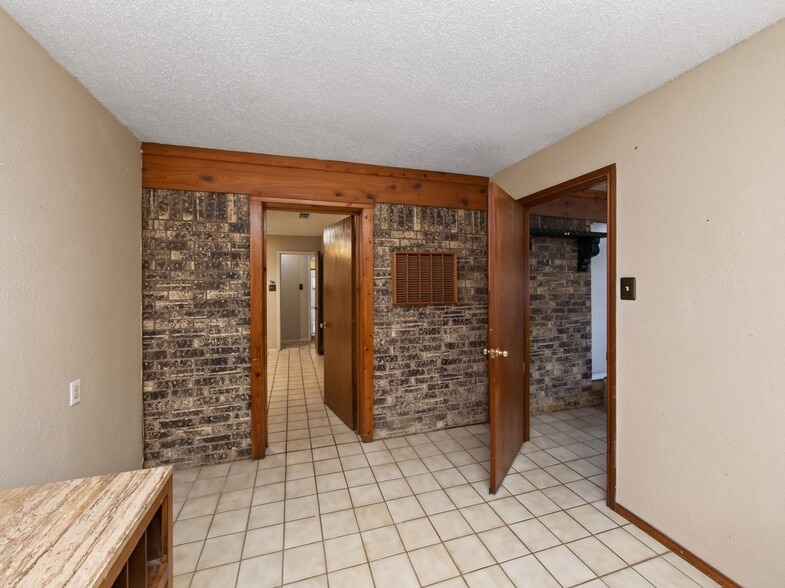More Photos Of 1702 Lone Oak Dr, Leander Flex For Sale