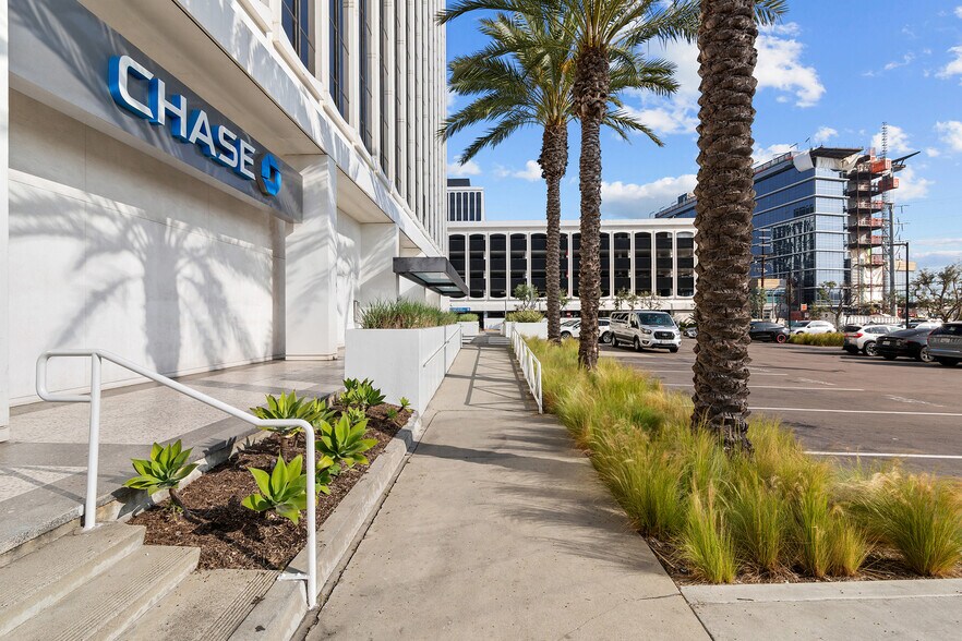 More Photos Of 4676 Admiralty Way, Marina Del Rey Office For Lease