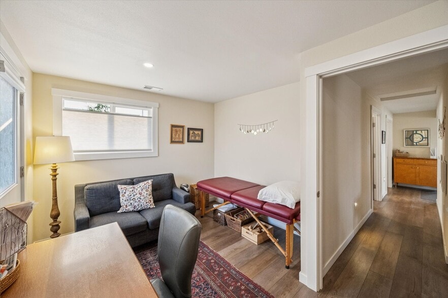 More Photos Of 615 SE 1st Ave, Canby Office For Sale