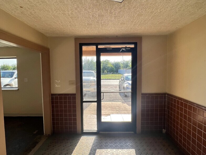 More Photos Of 1109 Walnut St, Abilene Warehouse For Sale