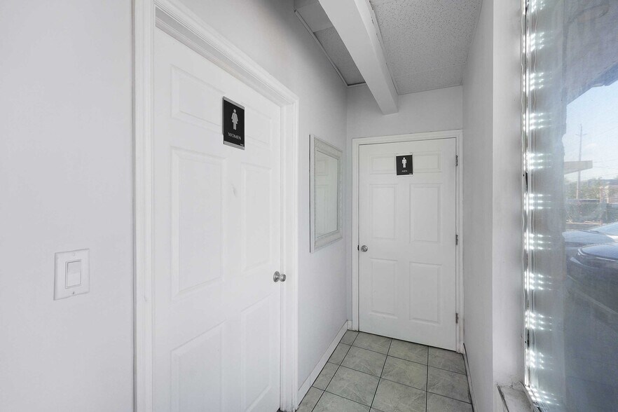 More Photos Of 1705 Wyandotte St W, Windsor Storefront For Sale