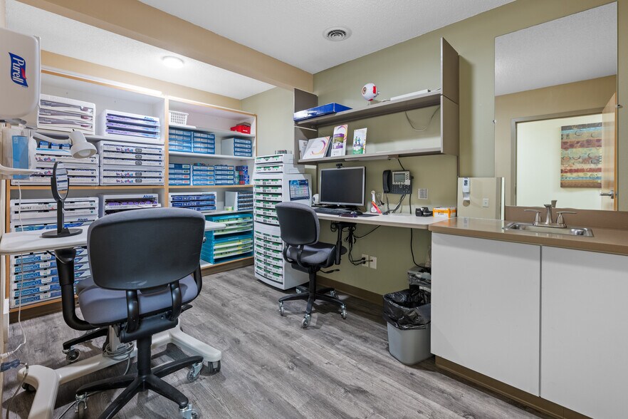 More Photos Of 845 Water Ave, Hillsboro Office For Sale