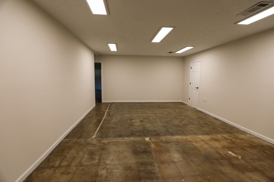 More Photos Of 5 Haynie St, Newnan Warehouse For Lease