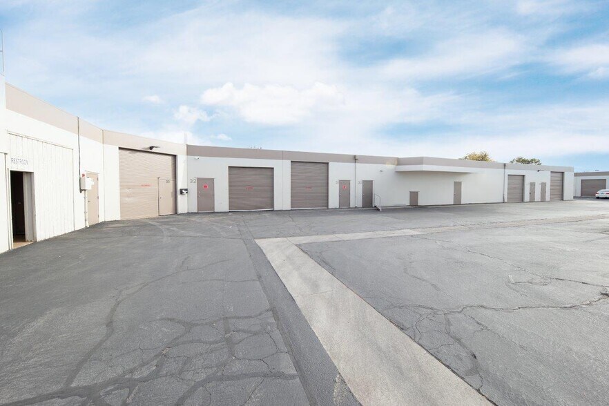 More Photos Of 150 Freeport Blvd, Sparks Flex For Lease