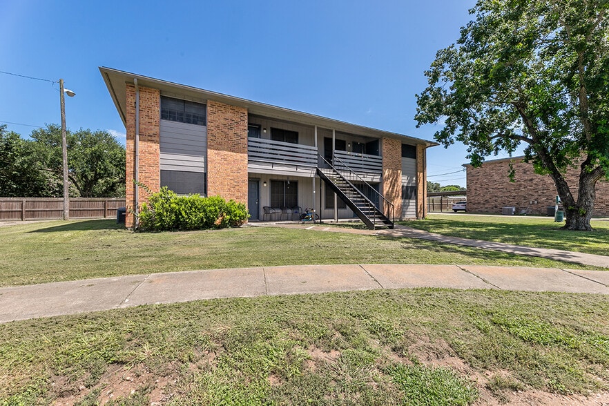 More Photos Of 101-112 Deerwood Dr, Victoria Apartments For Sale