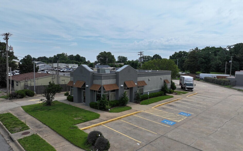 Primary Photo Of 901 E Broadway St, North Little Rock General Retail For Sale
