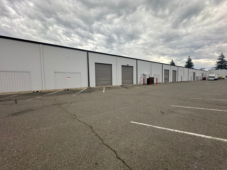 More Photos Of 11167 Trade Center Dr, Rancho Cordova Warehouse For Lease