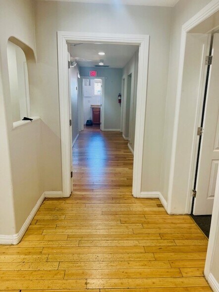 More Photos Of 612 S 3rd St, Las Vegas Office For Sale