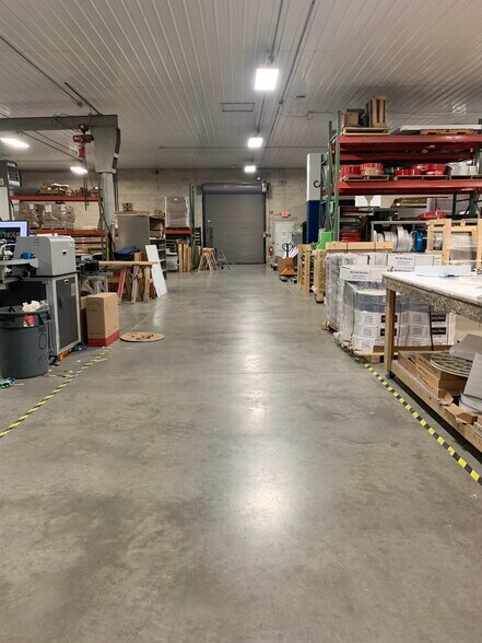 More Photos Of 8635 Hollander Dr, Franksville Manufacturing For Lease