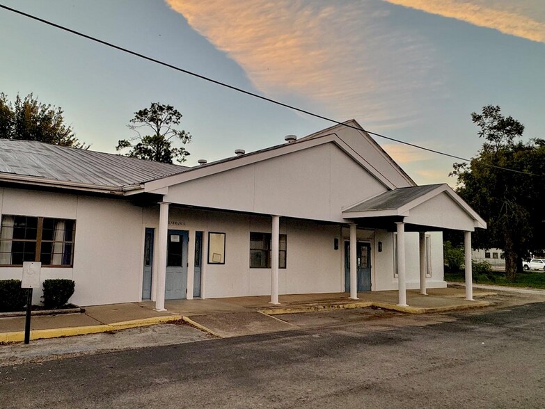 More Photos Of 202 NE 2nd St, Smithville Office Residential For Sale