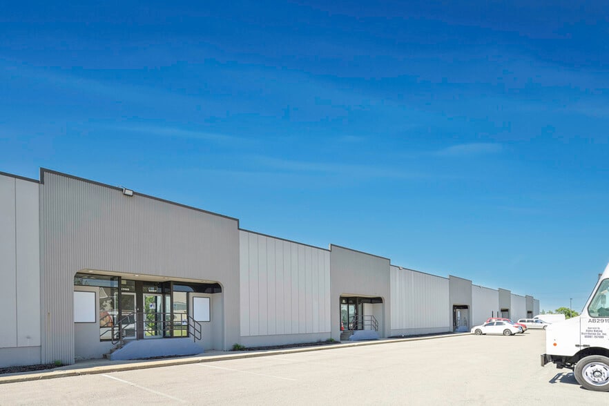 More Photos Of 5647-5763 W 85th St, Indianapolis Manufacturing For Lease