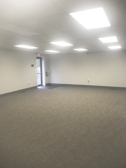 More Photos Of 10308 State Line Rd, Leawood Office For Lease