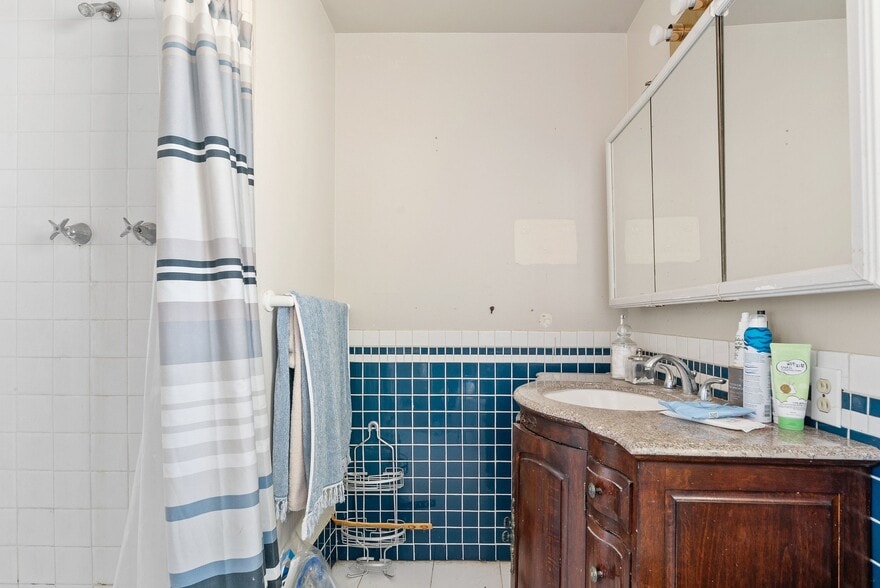 More Photos Of 1708 Hallmark Ln, San Jose Healthcare For Sale