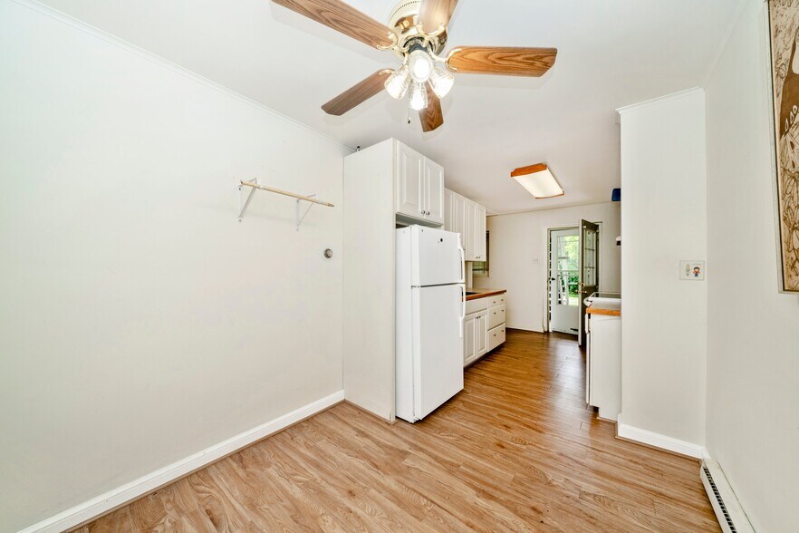 More Photos Of 25930 Ridge Rd, Damascus Apartments For Sale