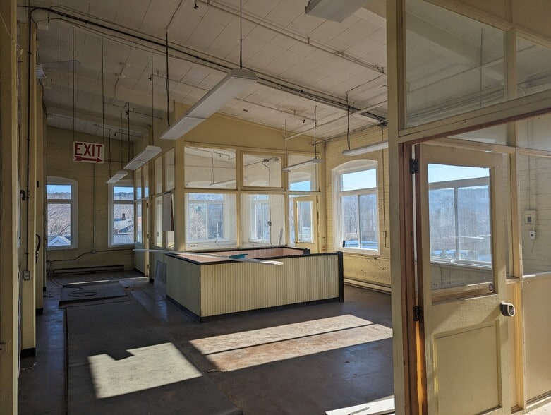 More Photos Of 100 Lawton St, Torrington Manufacturing For Lease